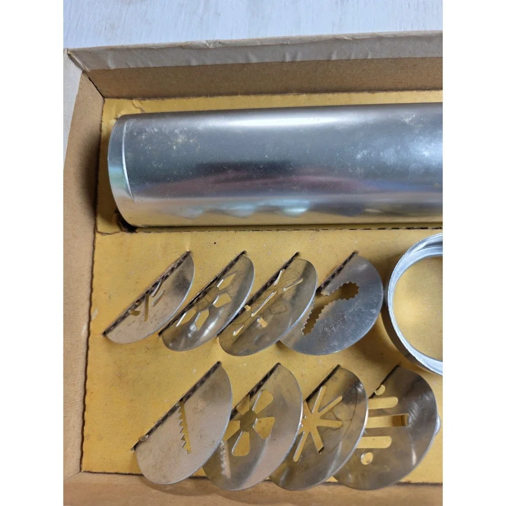 Vintage Wear-Ever Cookie Gun No. 3365 Aluminum Pastry Decorator Press MCM Box